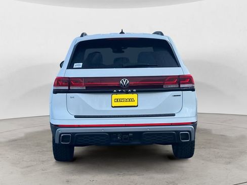 Used 2025 Volkswagen Atlas Peak Edition SE image 4