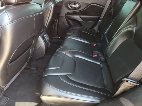 Used 2020 Jeep Cherokee Latitude Plus FWD image 30