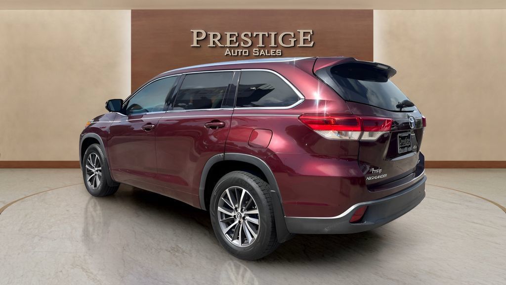 Used 2018 Toyota Highlander XLE AWD/4WD image 39