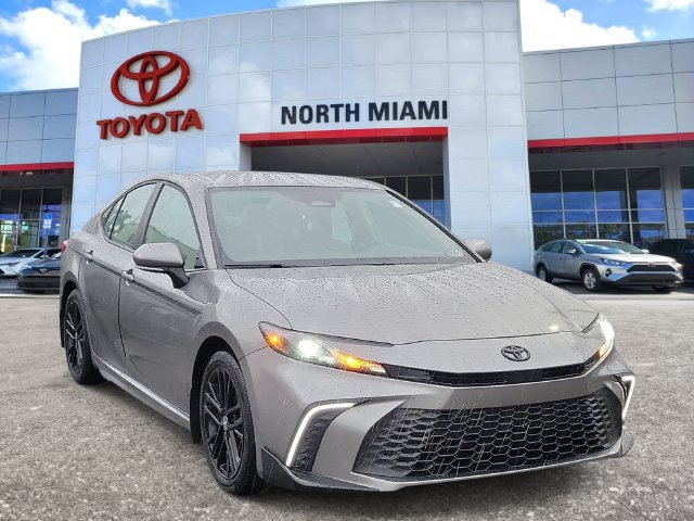 Used 2026 Toyota Camry SE FWD image 1