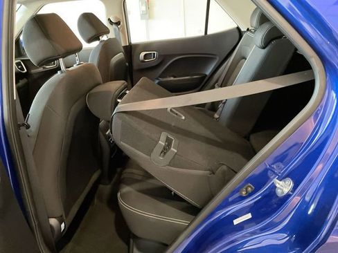 Used 2025 Hyundai Venue SEL image 13