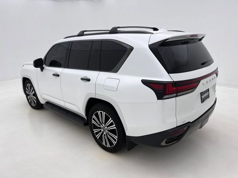 Used 2024 Lexus LX 600 4WD w/ Luxury Package image 12