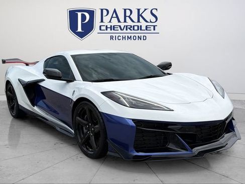 Used 2023 Chevrolet Corvette Z06 w/ Z07 Performance Package RWD image 1