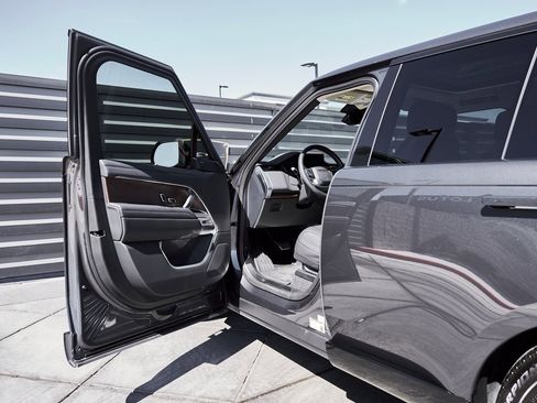 Used 2024 Land Rover Range Rover SE image 28