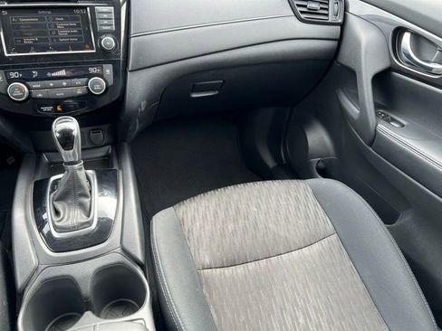 Used 2018 Nissan Rogue SV image 26