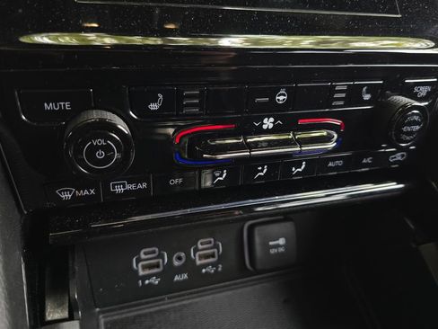 Used 2023 Jeep Grand Cherokee Altitude image 6