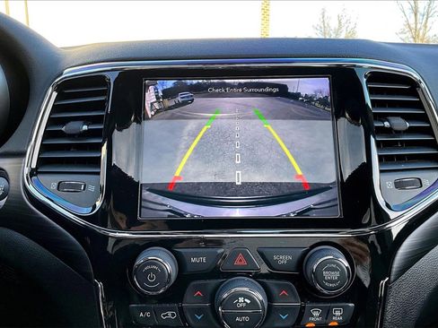 Certified 2022 Jeep Grand Cherokee Laredo X image 14