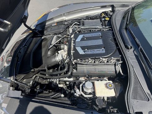 Used 2015 Chevrolet Corvette Z06 w/ 3LZ Preferred Equipment Group RWD image 13