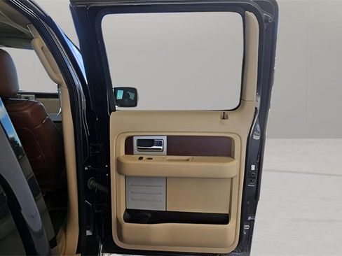 Used 2013 Ford F150 King Ranch w/ King Ranch Luxury Pkg image 18