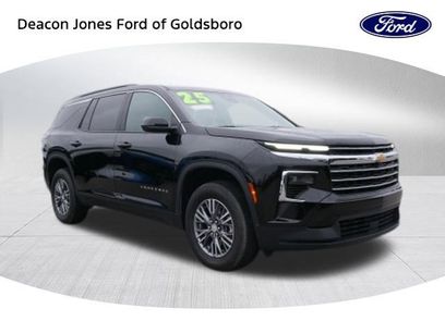 Used 2025 Chevrolet Traverse LT