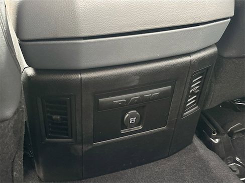 Used 2020 RAM 1500 Classic SLT w/ Luxury Group image 24