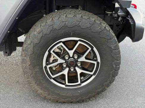 Used 2025 Jeep Wrangler Unlimited Rubicon AWD/4WD image 29