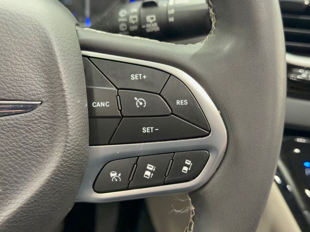 Used 2022 Chrysler Pacifica Touring-L FWD image 19