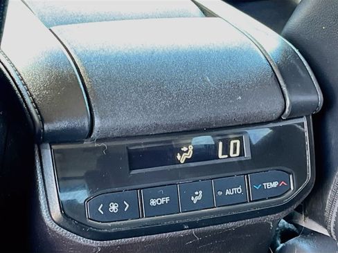 Used 2022 Toyota Highlander XLE AWD/4WD image 25