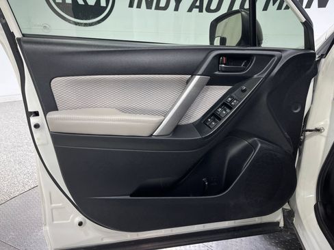 Used 2018 Subaru Forester 2.5i AWD/4WD image 12