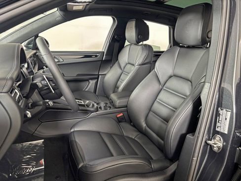 New 2026 Porsche Macan image 5