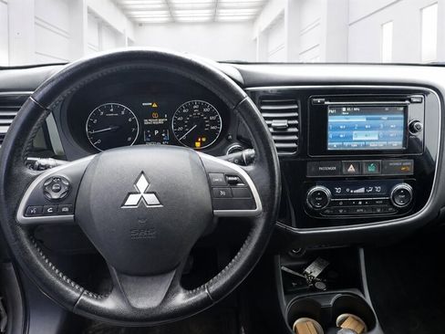 Used 2015 Mitsubishi Outlander SE AWD/4WD image 10