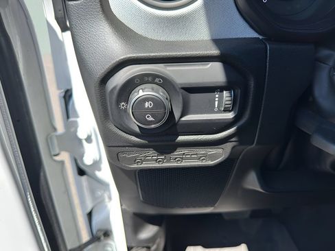 Used 2024 Jeep Gladiator Sport AWD/4WD image 13