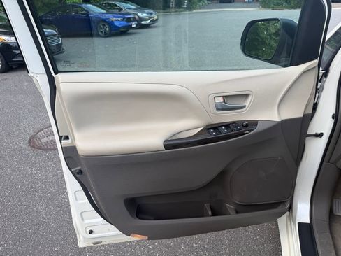Used 2015 Toyota Sienna XLE Premium AWD/4WD image 12