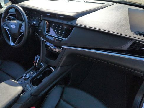 Used 2025 Cadillac XT6 Luxury image 34