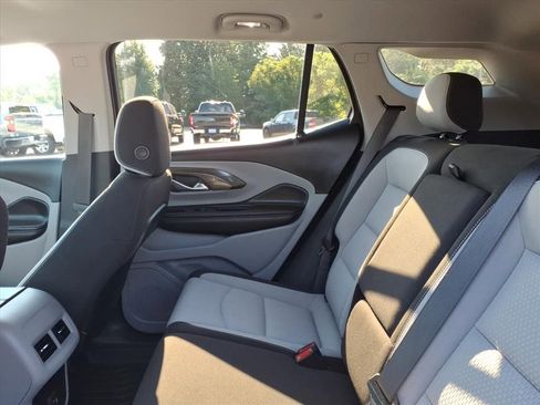 Used 2023 GMC Terrain SLE w/ Driver Convenience Package image 9