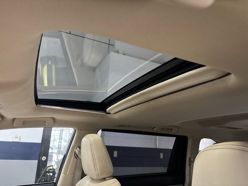 Used 2019 Toyota Highlander XLE image 3