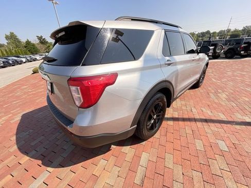 Used 2023 Ford Explorer XLT RWD image 35