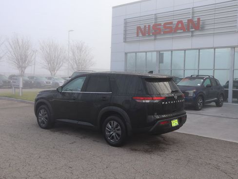 Used 2025 Nissan Pathfinder S image 5