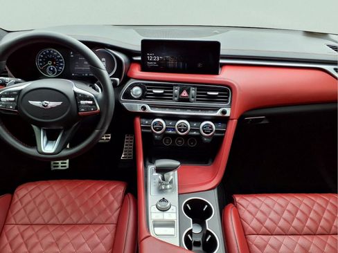Used 2022 Genesis G70 3.3T Launch Edition RWD image 13