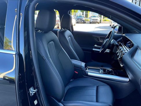 Used 2025 Mercedes-Benz GLA 250 image 8