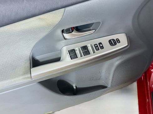 Used 2014 Toyota Prius V Three image 17