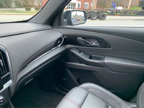 Used 2023 Chevrolet Traverse RS image 22