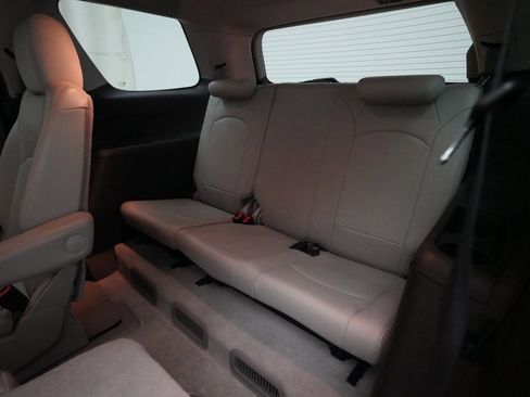 Used 2012 GMC Acadia SLT image 17