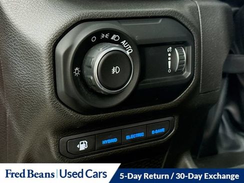 Used 2023 Jeep Wrangler Unlimited Sahara AWD/4WD image 15