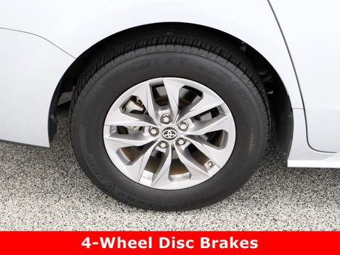 Certified 2023 Toyota Sienna XLE image 6