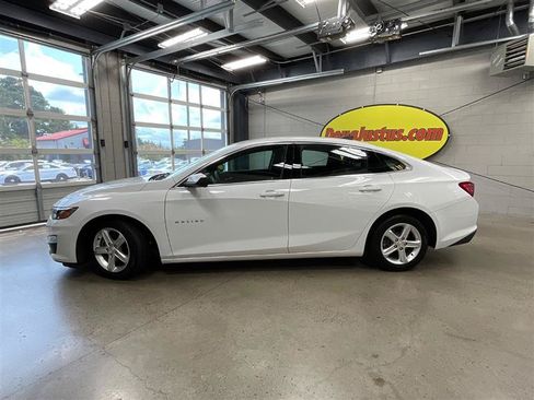Used 2021 Chevrolet Malibu LS w/ Driver Confidence Package II FWD image 2