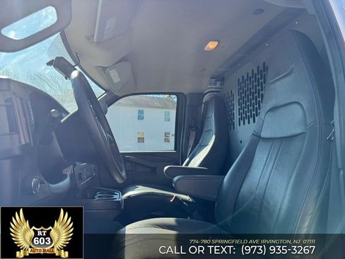Used 2023 GMC Savana 2500 Extended image 18