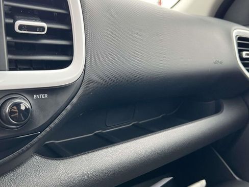 Used 2024 Hyundai Venue Limited image 42