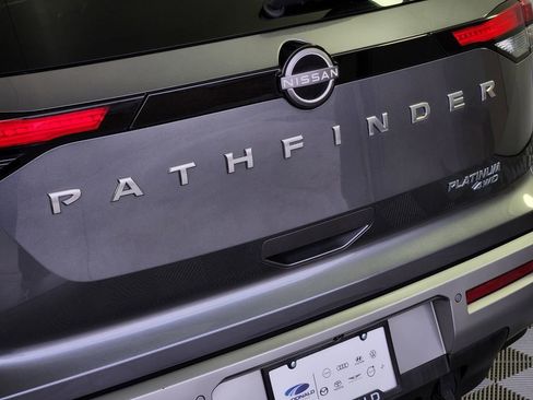 Used 2023 Nissan Pathfinder Platinum AWD/4WD image 8