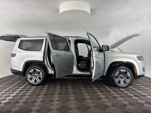 Used 2022 Jeep Wagoneer Series III w/ Convenience Group I image 16
