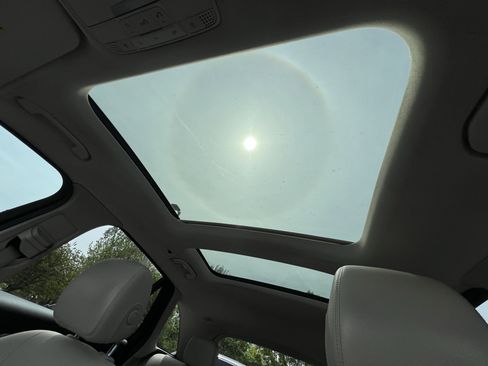 Used 2019 Mercedes-Benz GLC 300 4MATIC image 29