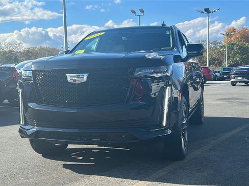 Certified 2024 Cadillac Escalade Sport Platinum w/ Heavy-Duty Trailer Package image 3