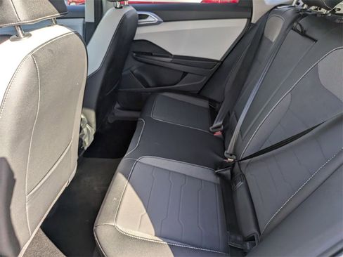 Used 2025 Volkswagen Taos SE image 27