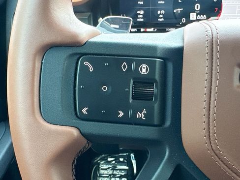 Used 2025 Land Rover Defender 110 AWD/4WD image 21