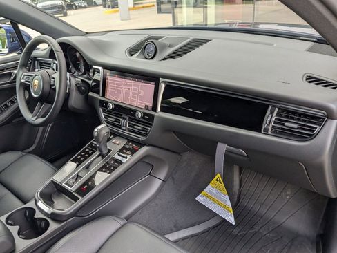 Certified 2025 Porsche Macan image 26