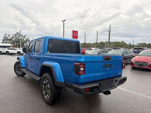 Used 2025 Jeep Gladiator Sport w/ Premium Package image 5