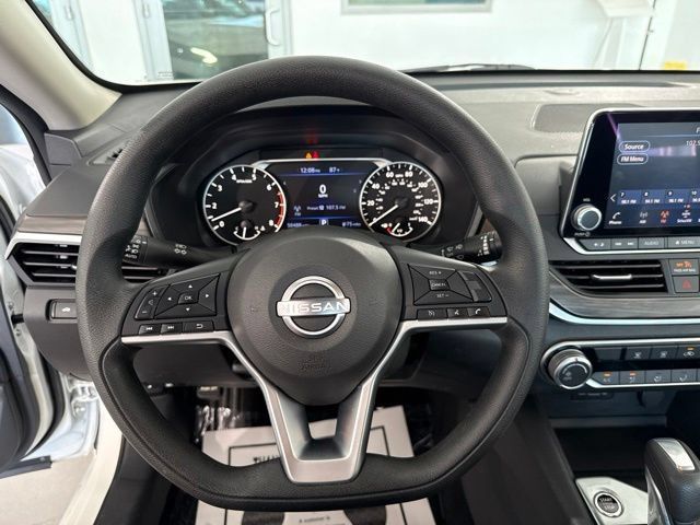 Used 2025 Nissan Altima 2.5 SV FWD image 24
