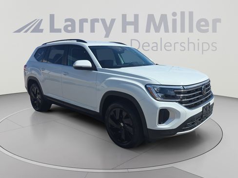 Used 2024 Volkswagen Atlas SE w/ Black Wheel Package AWD/4WD image 7
