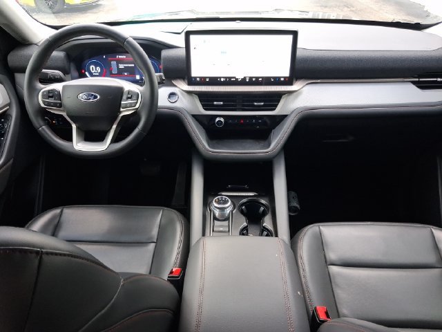 Used 2025 Ford Explorer Active w/ Active Comfort Package RWD image 7