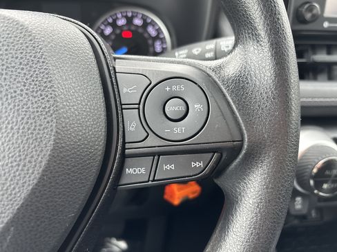Used 2021 Toyota RAV4 LE AWD/4WD image 24